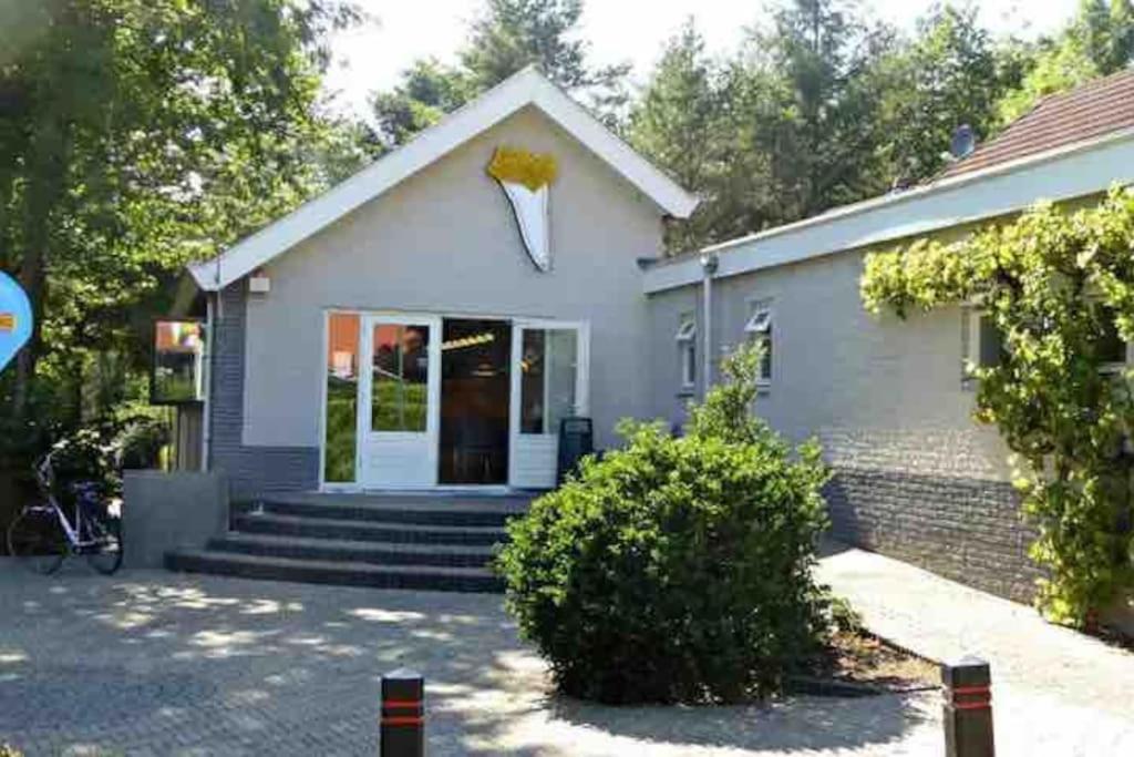 Chalet Toetje Op De Veluwe Hoenderloo Exterior photo